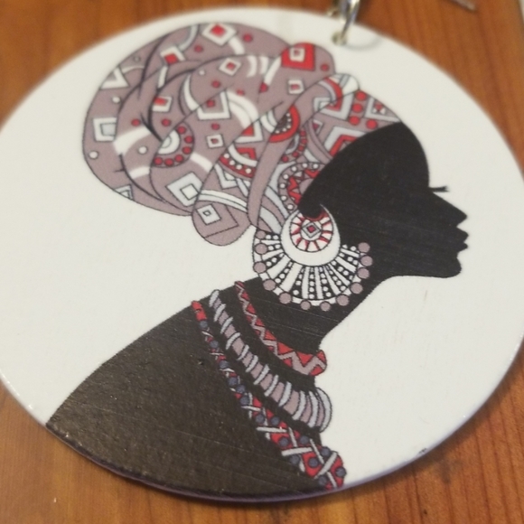 Wooden earrings African women white - Picture 2 of 3